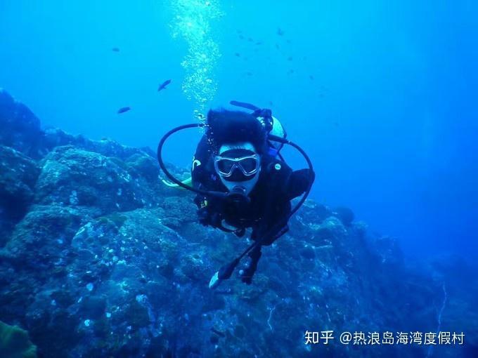 吉利缤瑞后面转向灯就一小块亮